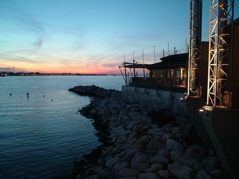 Rimini, la metropoli balneare per antonomasia abbina l'edonismo proprio della Marina alla cultura e alla storia dell'entroterra. Foto di Albino Di Lieto via Flickr