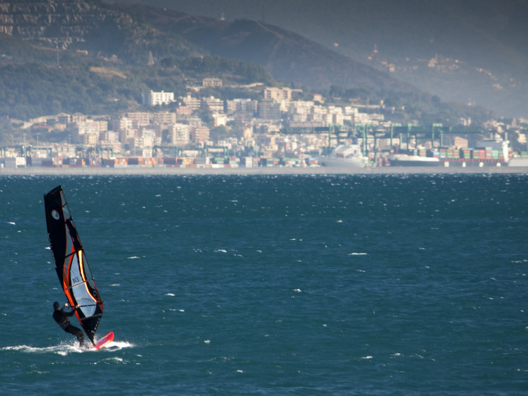 Windsurf ad Arenzano in provincia di Genova