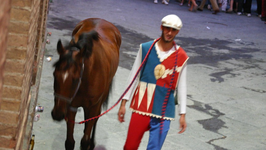 Il fantino e il cavallo, foto di Capitan Giona, via Flikr