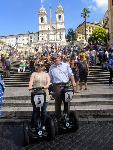 Segway davanti a Piazza di Spagna a Roma