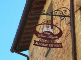 L'insegna dell'Albergo Diffuso Borgo Sant'Angelo