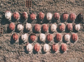 maschere colorate appese ad un muro (Bussana Vecchia, IM)
