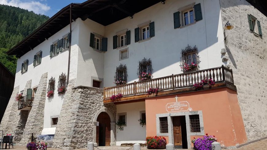 palazzo lodron bertelli, una delle dimore storiche nel Parco Adamello Brenta, Trentino