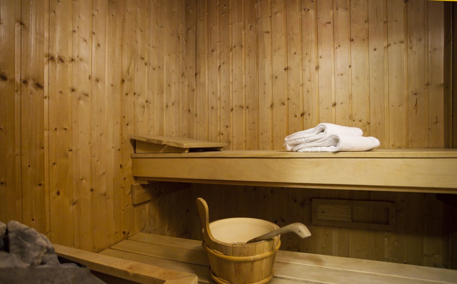 Casa Oliva, antico borgo nelle Marche trasformato in albergo diffuso, sauna
