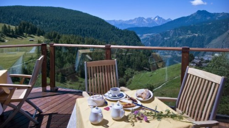 Lusso in alta quota: eco-hotel tra le Alpi