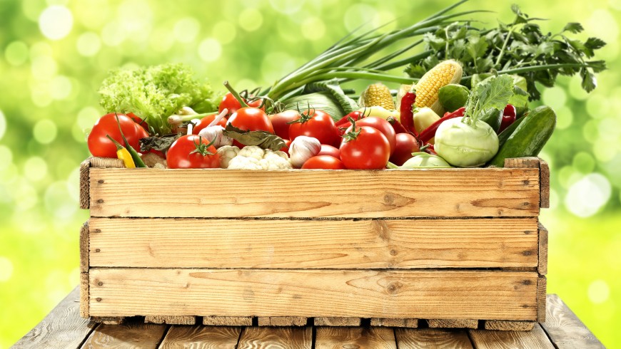 Dire addio al supermercato si può: cassetta di verdure vivere senza supermercato si può