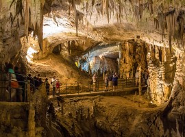 La Grotta di Postumia, Carso