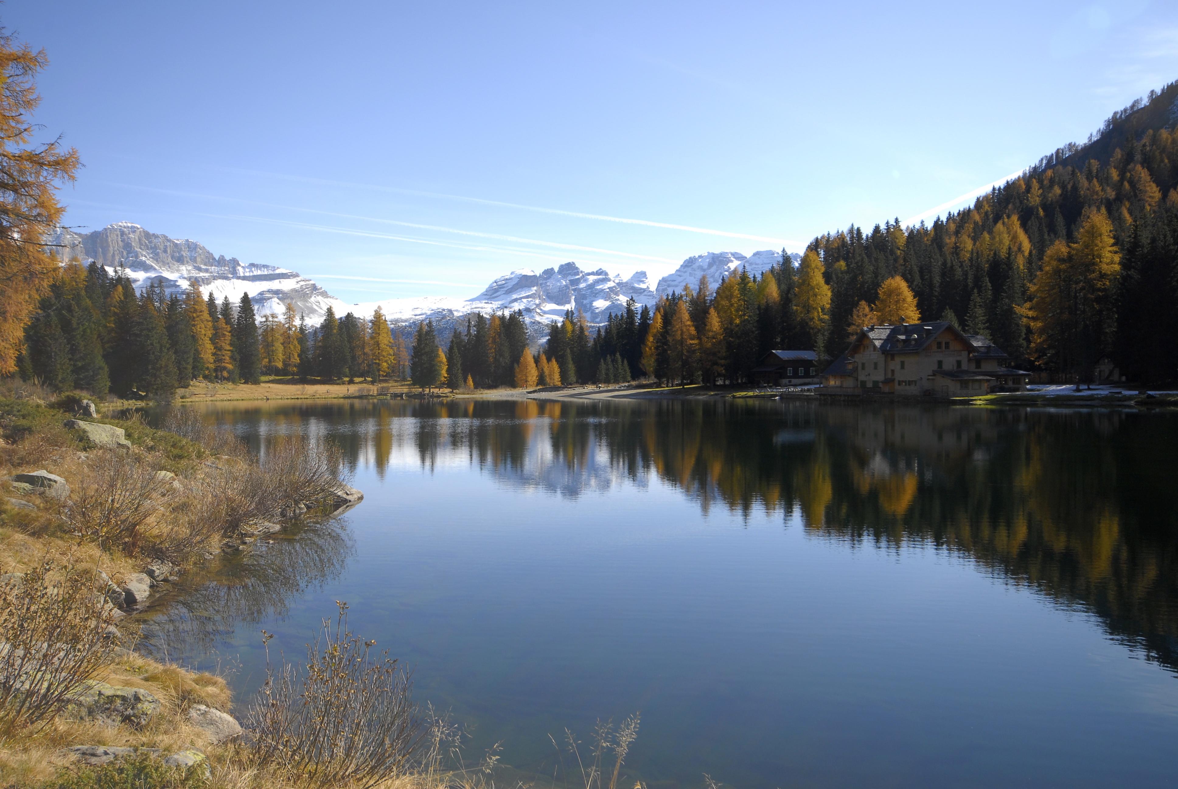 Lago Nambino in autunno, prima tappa del Giro dei 5 laghi, di Elisa, via Flickr