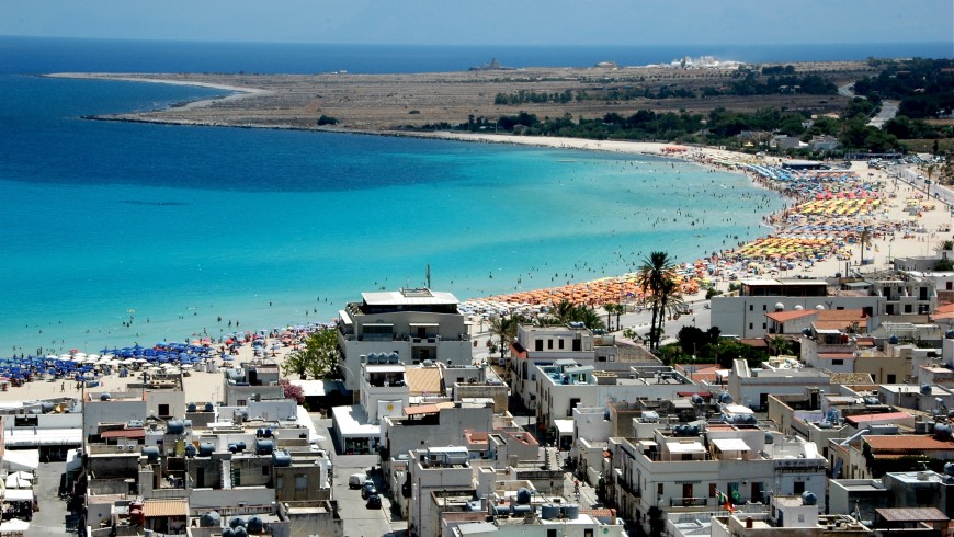 Vista di San Vito Lo Capo, photo via Wikimedia