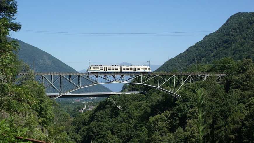 Vigezzina-Centovalli, treno panoramico tra le Alpi piemontesi