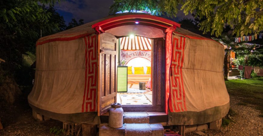 Dormire in un yurta per un weekend romantico nella natura davvero insolito