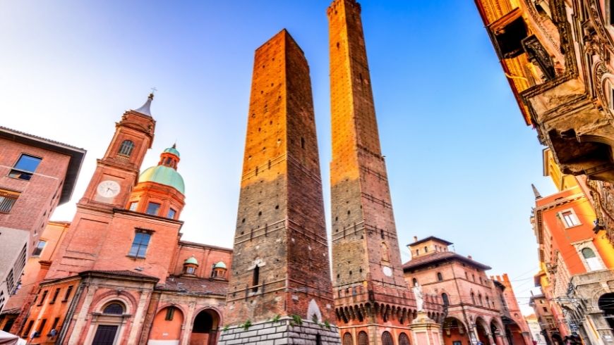 Le due torri piú importanti di Bologna, torre degli asinelli