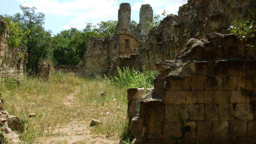 rovine del castello di vitozza a sorano
