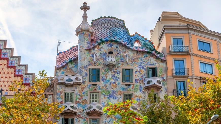 i dettagli della Casa Batllo a Barcellona, ispirata al mar mediterraneo 