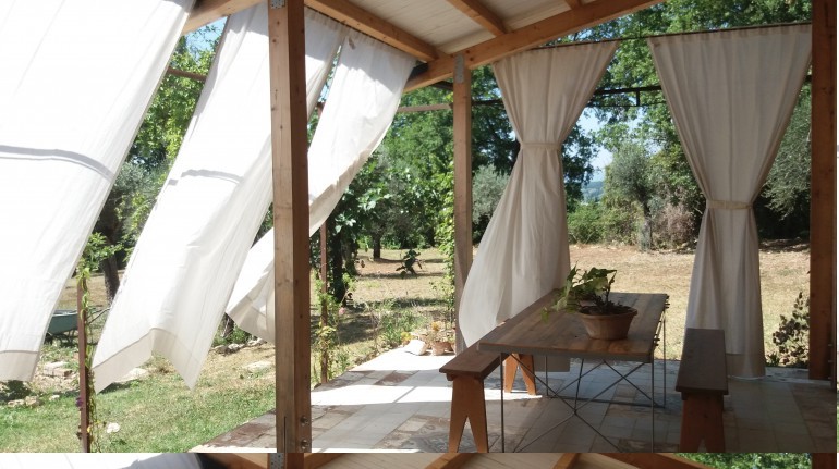 Dormire in una casa di paglia in Umbria con la Gift Card di Ecobnb
