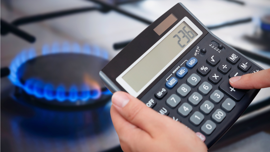 A calculator in front of a burner, to make people understand that gas is polluting and expensive