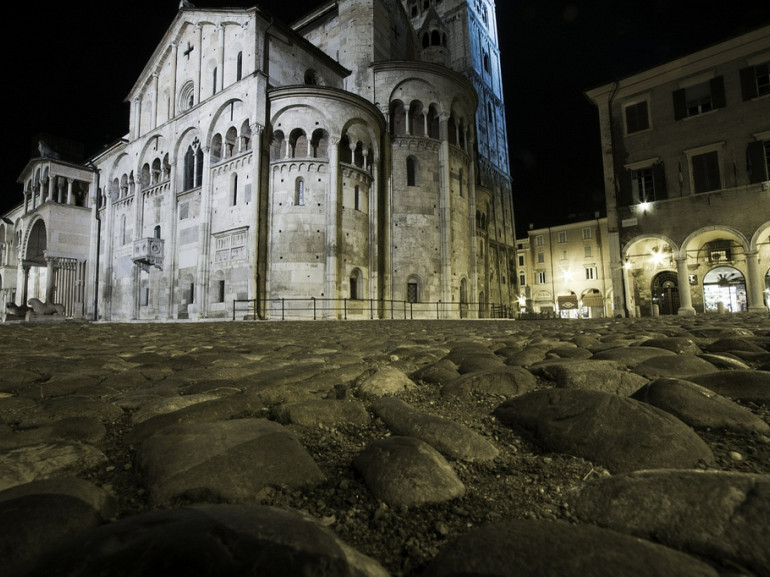 Duomo di Modena di notte