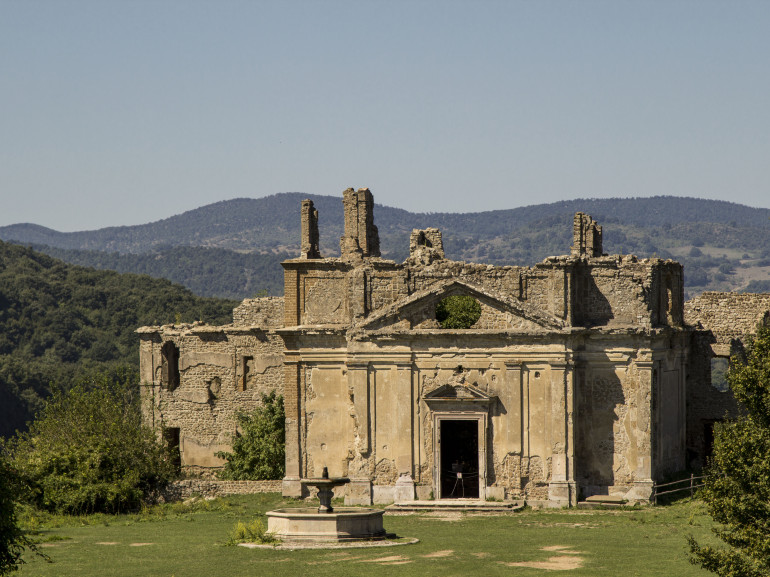 resti di un'antica chiesa ancora ben conservata