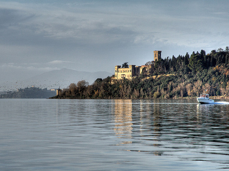 Lago Trasimeno con vista sul castello di Isola Maggiore, foto di Roberto Ferrari via Flickr