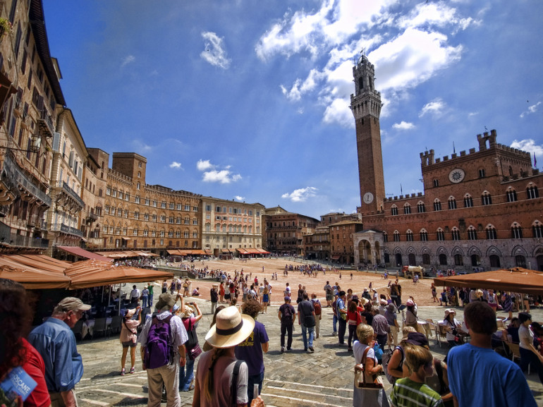 Piazza del Campo è una delle più famose piazze d'Italia, dove si svolge ogni anno il Palio di Siena.