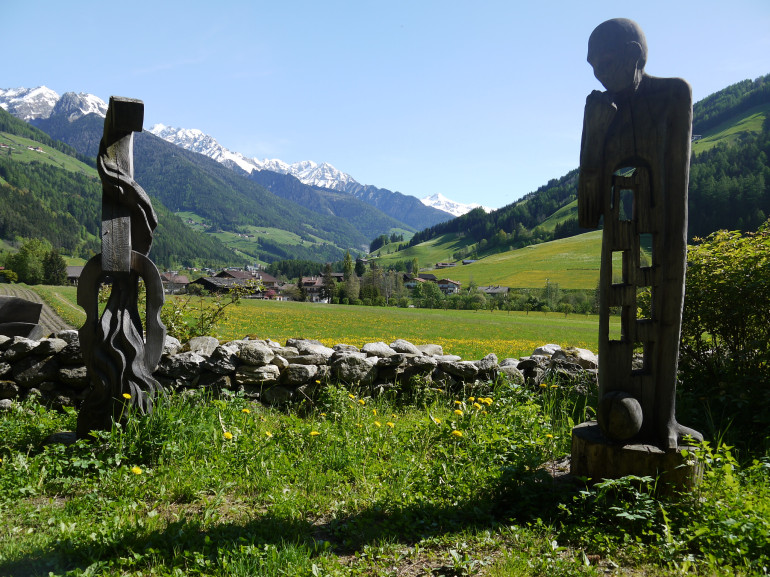 Valle Aurina, opere d'arte lungo il sentiero che porta alla Cascata Schwerzbach