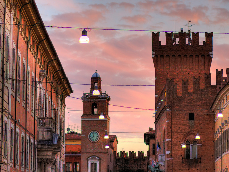 Castello antico di Ferrara al tramonto, Emilia Romagna