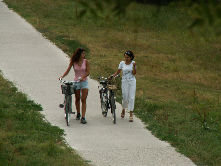 In bicicletta nel Parco del Taro, Corte di Giarola, Collecchio, Parma