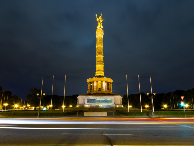 Colonna della Vittoria di notte