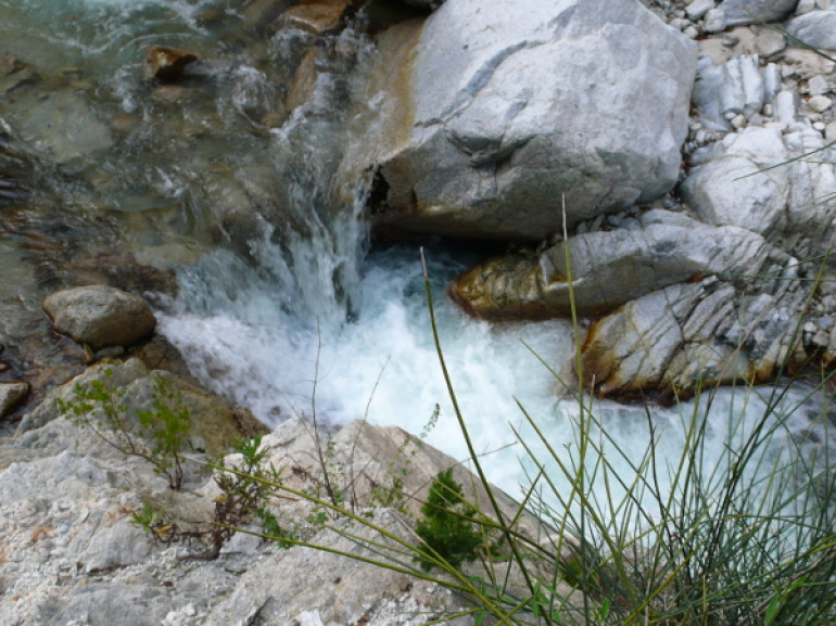 Piscina naturale lungo il corso dell'Assi, Calabria