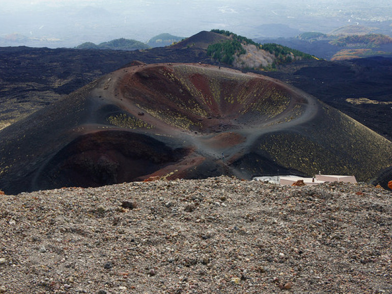 Vista dall'alto sui Crateri Silvestri,Etna. Foto di Malega via Flickr