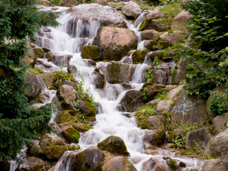 Una delle cascate di Viktoriapark