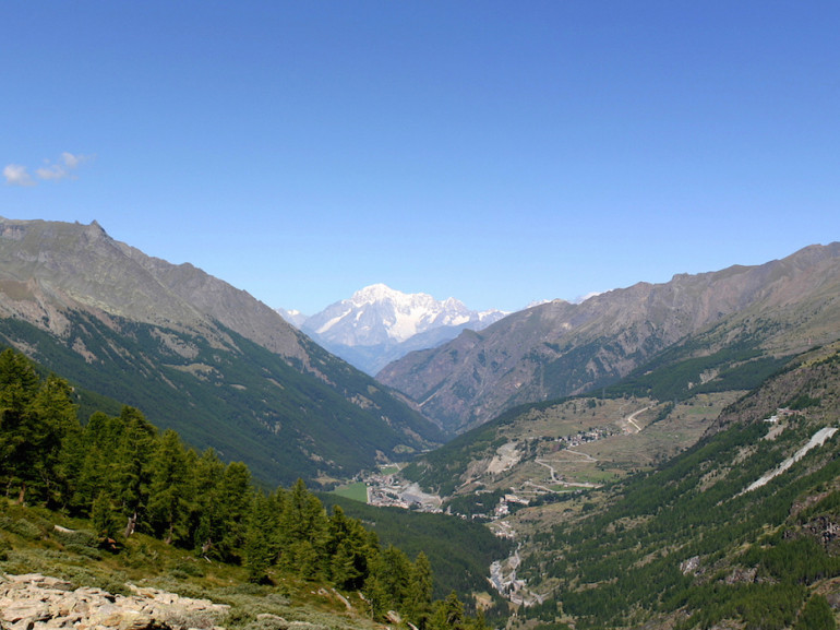 Valle di Cogne e il Monte Bianco