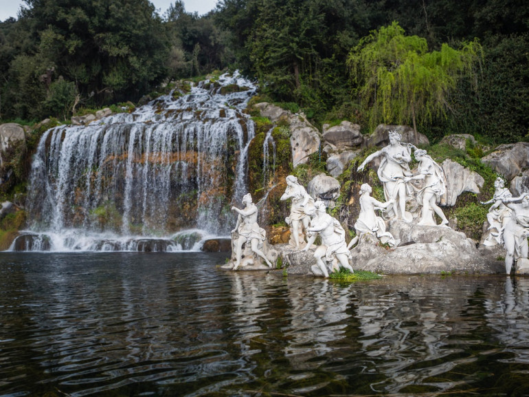 La Fontana di Diana e Atteone si trova all'interno dell'immenso Parco della Reggia di Caserta
