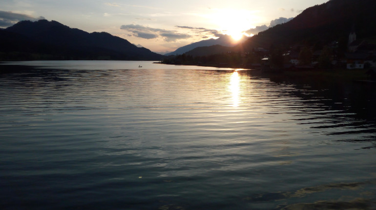 Il lago di Weissensee al tramonto
